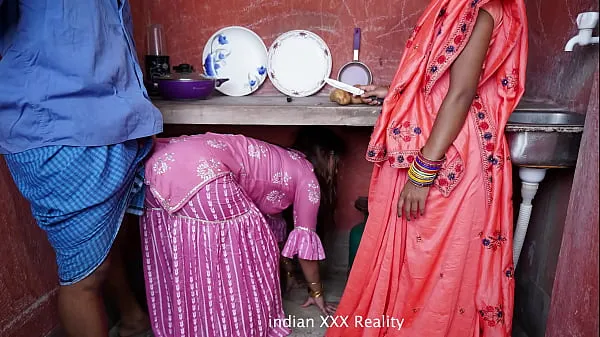 显示总管Indian step Family in Kitchen XXX in hindi